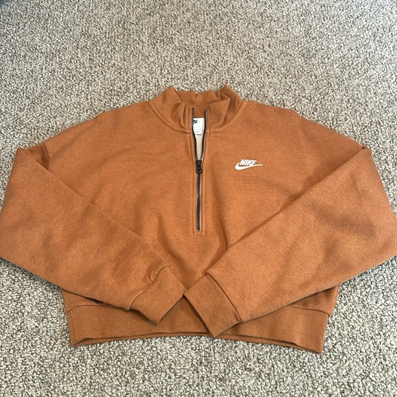 Nike Sweaters - Crop Nike sweatshirt